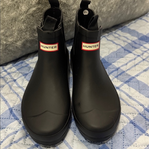 21. Hunter Chelsea Boots - With Boot Shine/Rubber Buffer Spray - Picture 3 of 7